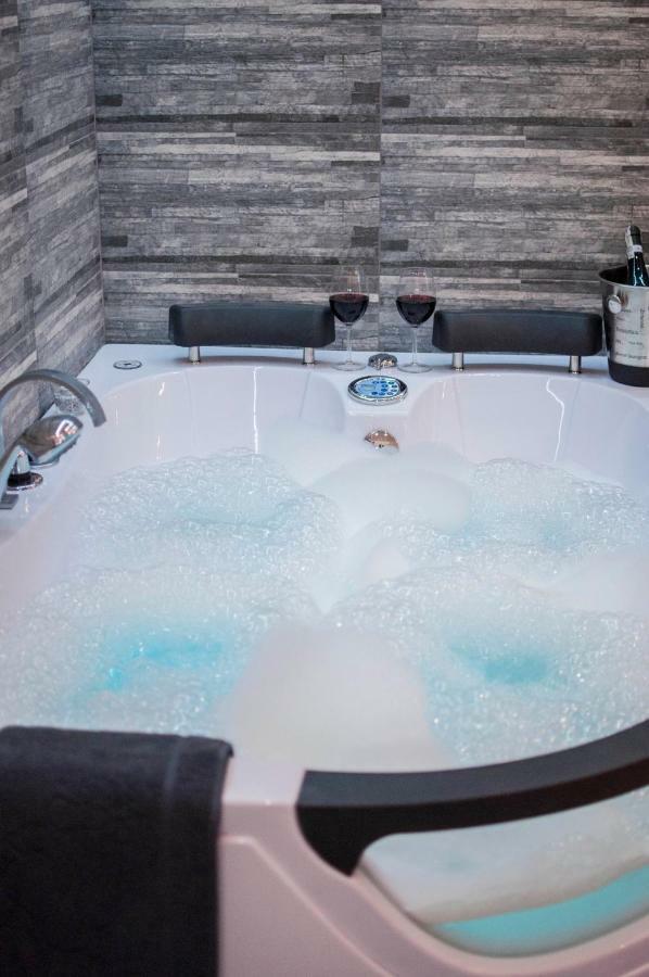 Cracow Jacuzzi Apartments - Silver Room Краків Екстер'єр фото