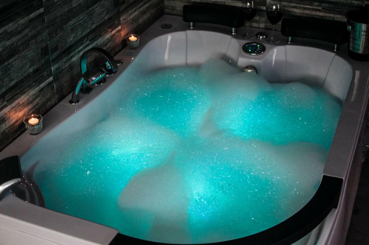 Cracow Jacuzzi Apartments - Silver Room Краків Екстер'єр фото