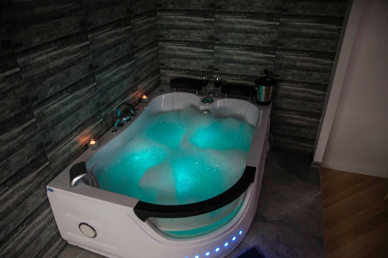 Cracow Jacuzzi Apartments - Silver Room Краків Екстер'єр фото