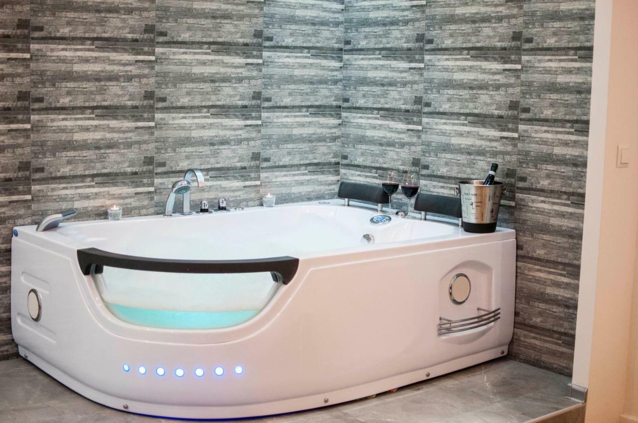 Cracow Jacuzzi Apartments - Silver Room Краків Екстер'єр фото